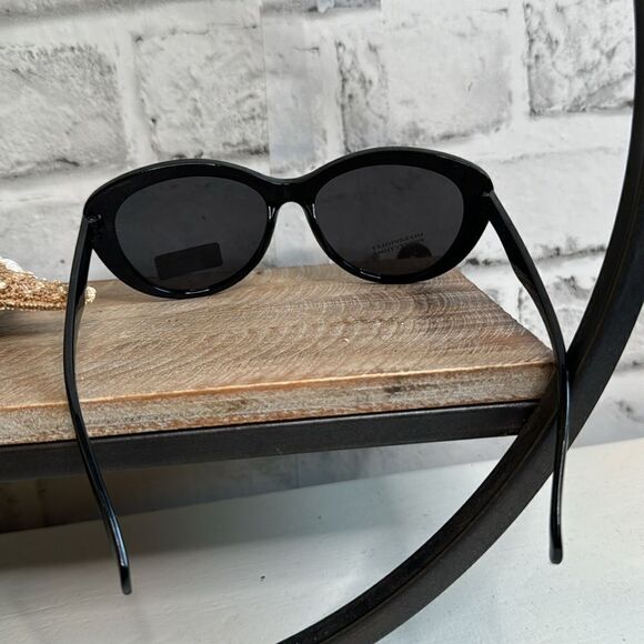 NWT Ultra Violet Protection Polarized Sunglasses - Picture 4 of 5